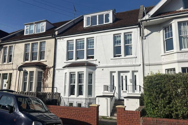Flat Dundonald Road in Bristol