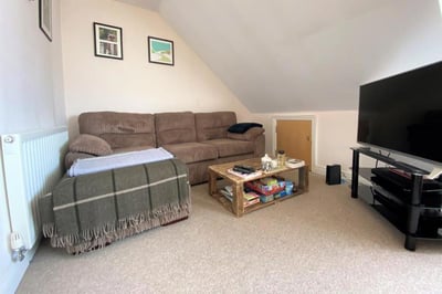 Flat Dundonald Road in Bristol