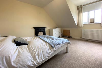 Flat Dundonald Road in Bristol