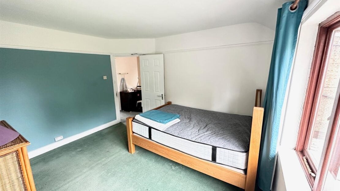 Room Walford Road in Greater London