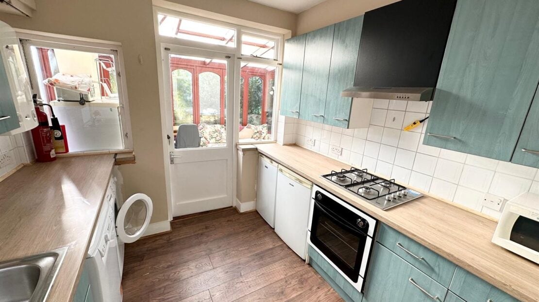 Room Walford Road in Greater London