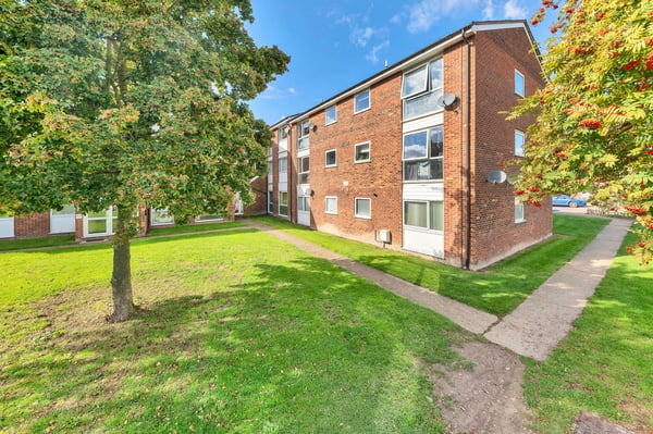 Flat Yeats Close in Royston