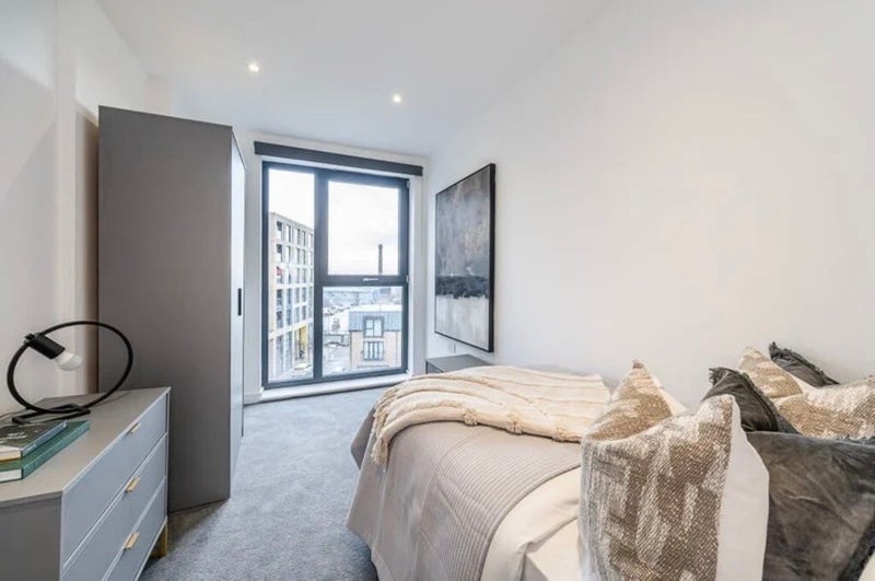 Room Roman Way in Greater London
