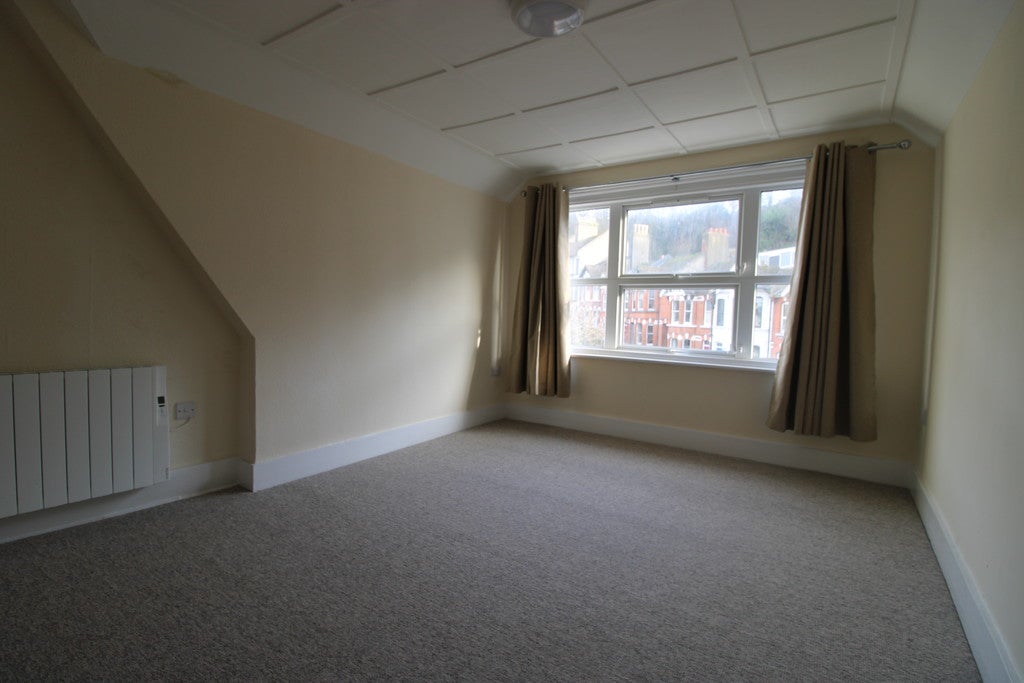 Flat Wellington Road in St Leonards