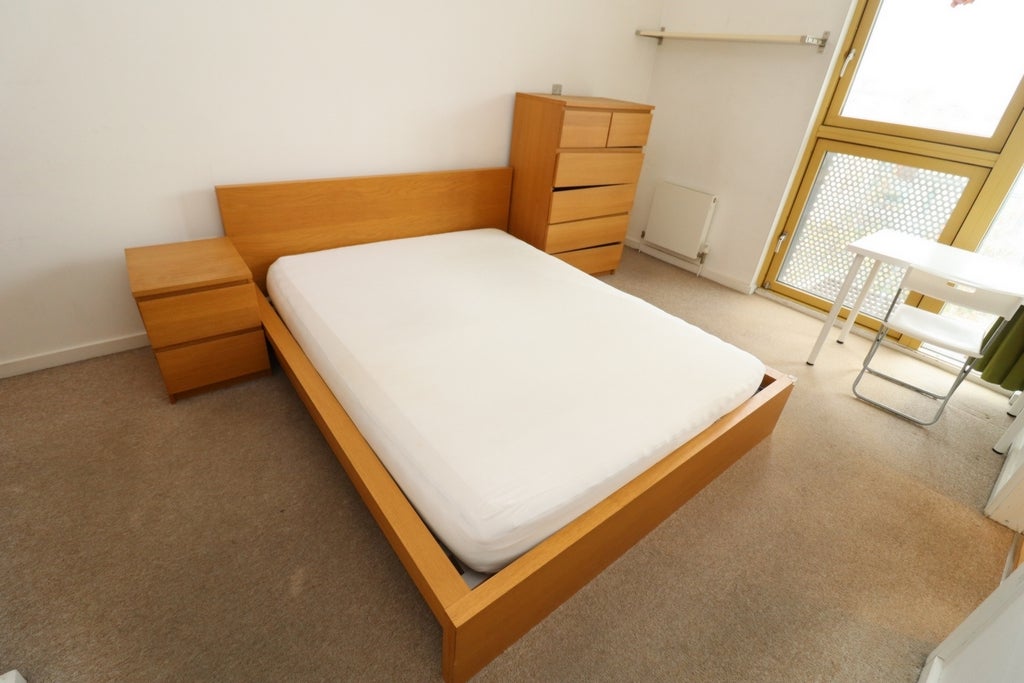 Room Globe Road in Greater London