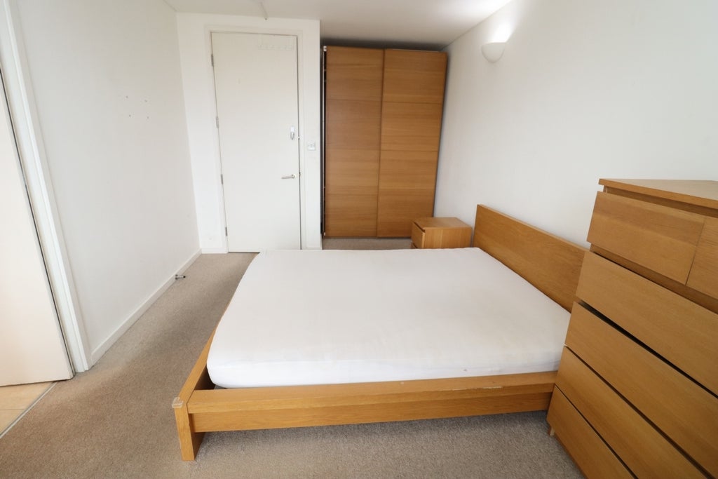 Room Globe Road in Greater London
