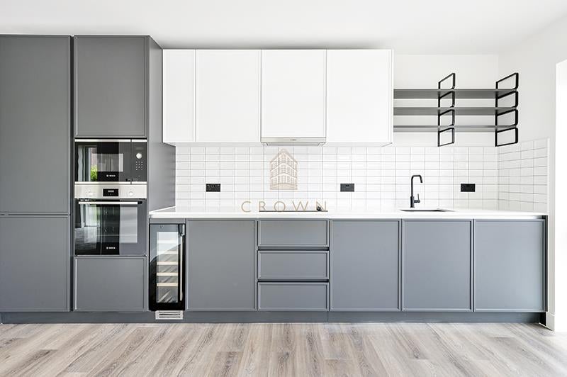 Flat Townsend Road in Greater London