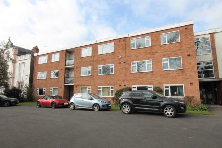 Flat Upper Holly Walk in Royal Leamington Spa