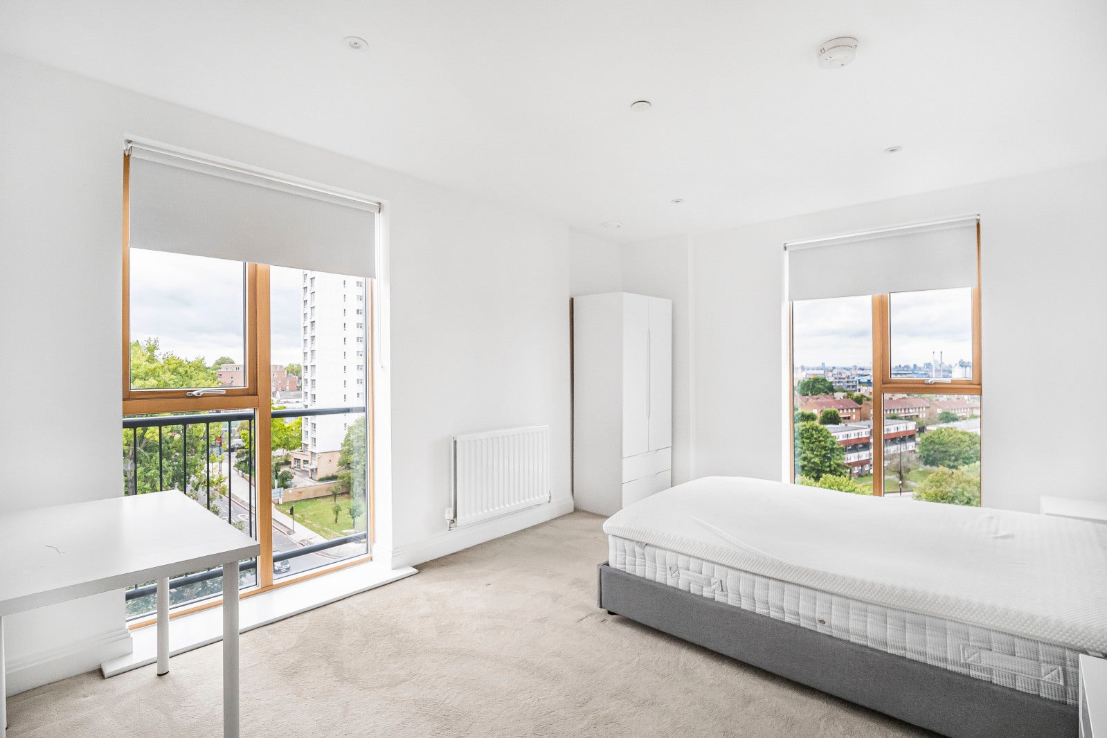 Flat Wellington Street in Greater London