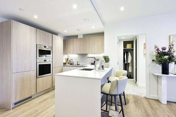 Flat Lanchester Way in Greater London
