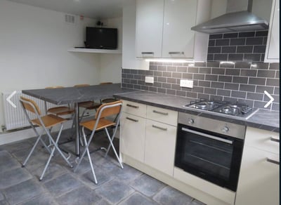 House Mayville Terrace in Leeds