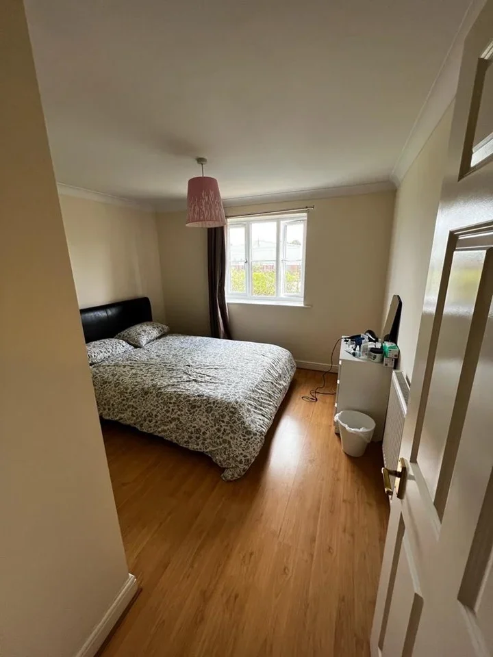 Flat Goddard Place in Greater London