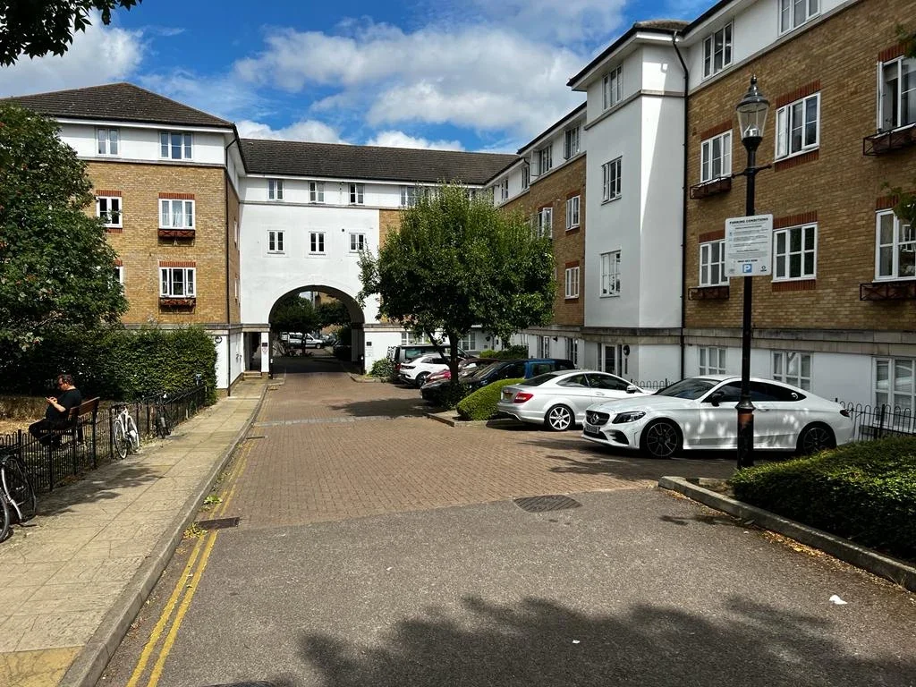 Flat Goddard Place in Greater London