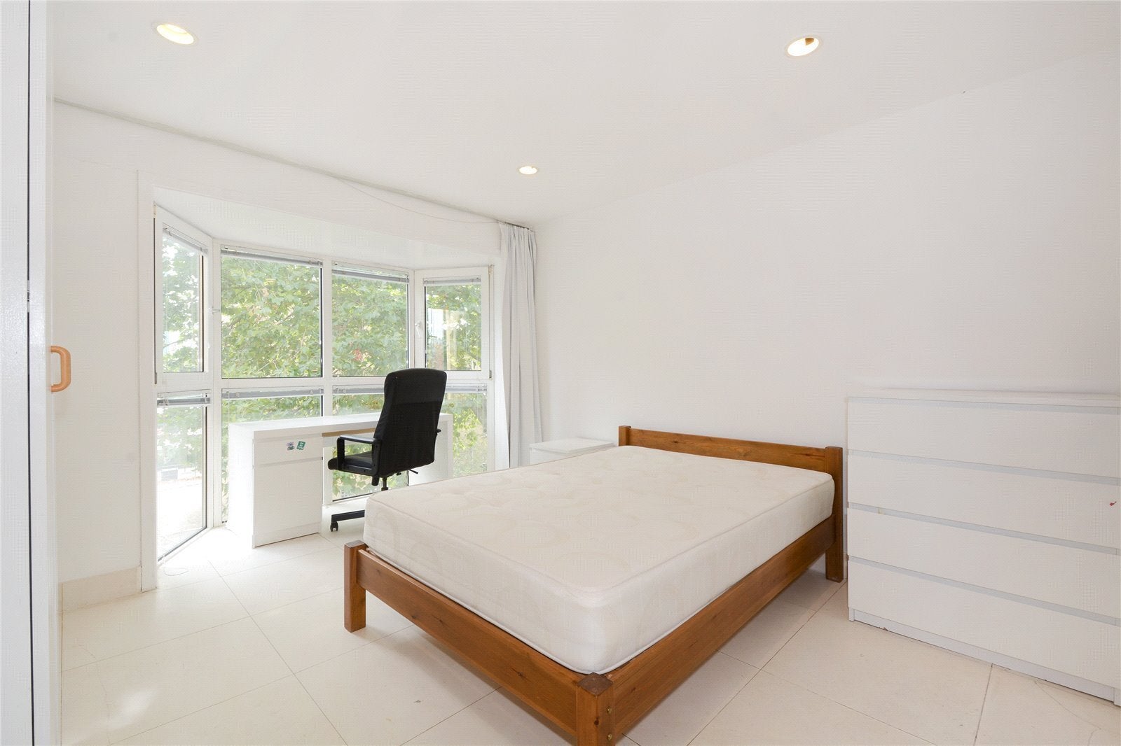 Room Greenland Passage in Greater London