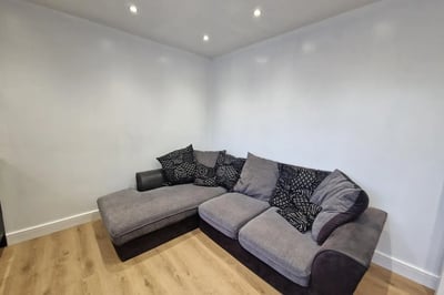 Flat Hazel Road in Wakefield