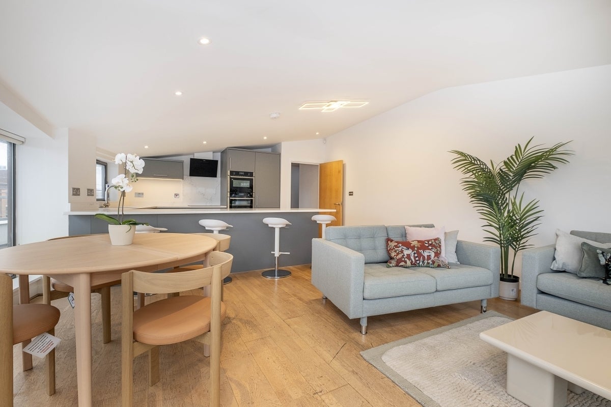 Flat Kent Road in Greater London