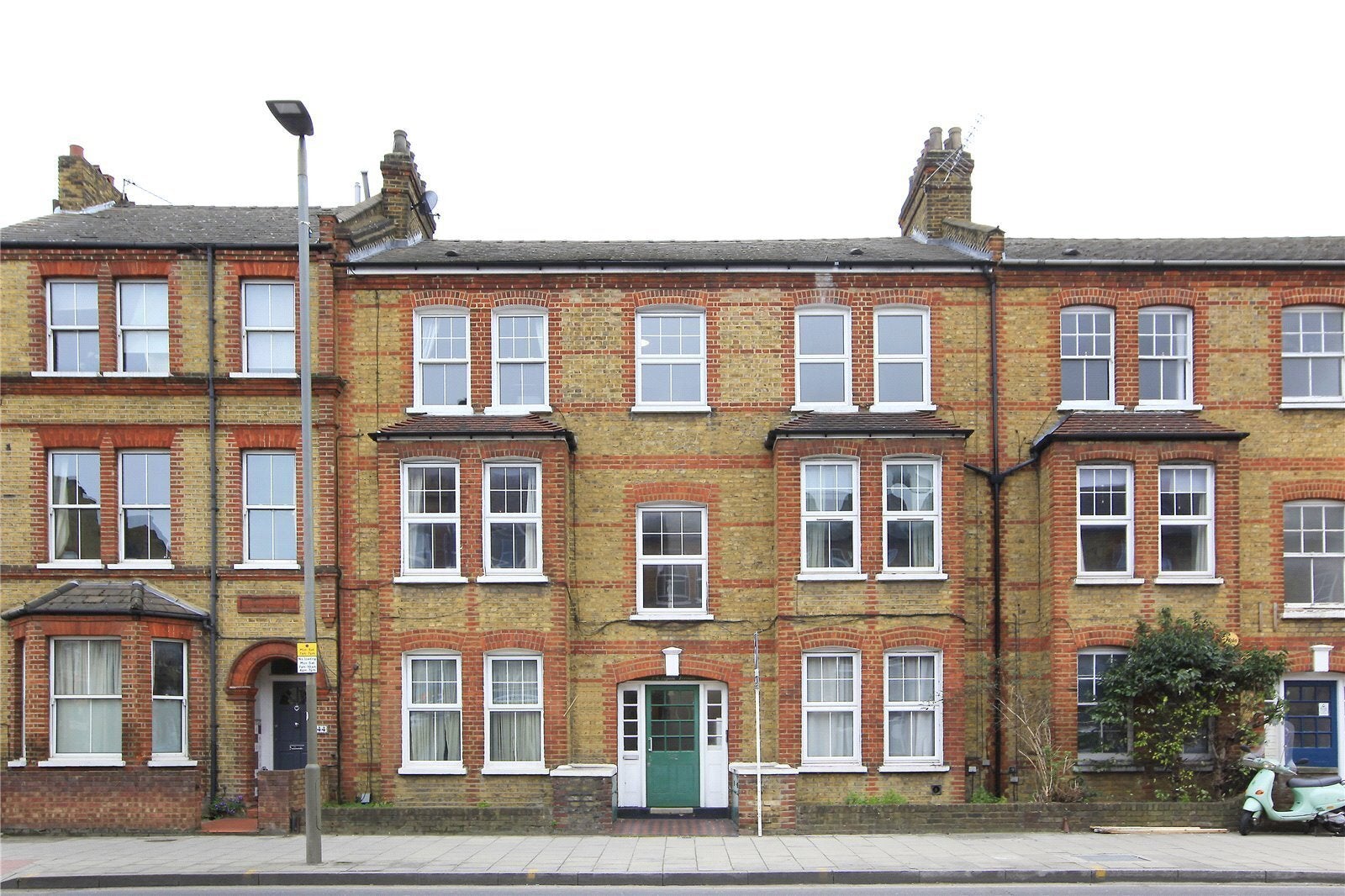 Flat Queenstown Road in Greater London