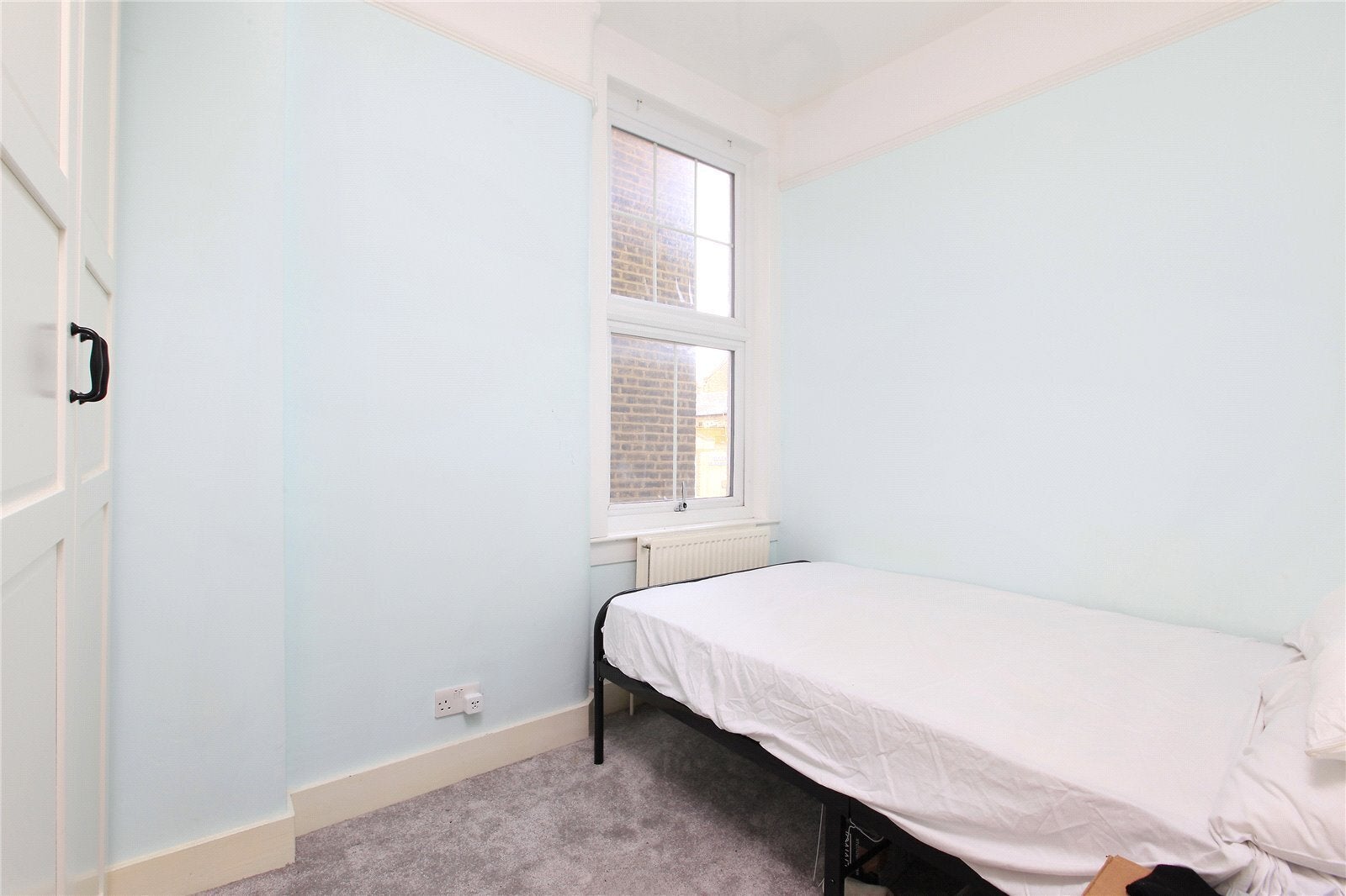 Flat Queenstown Road in Greater London