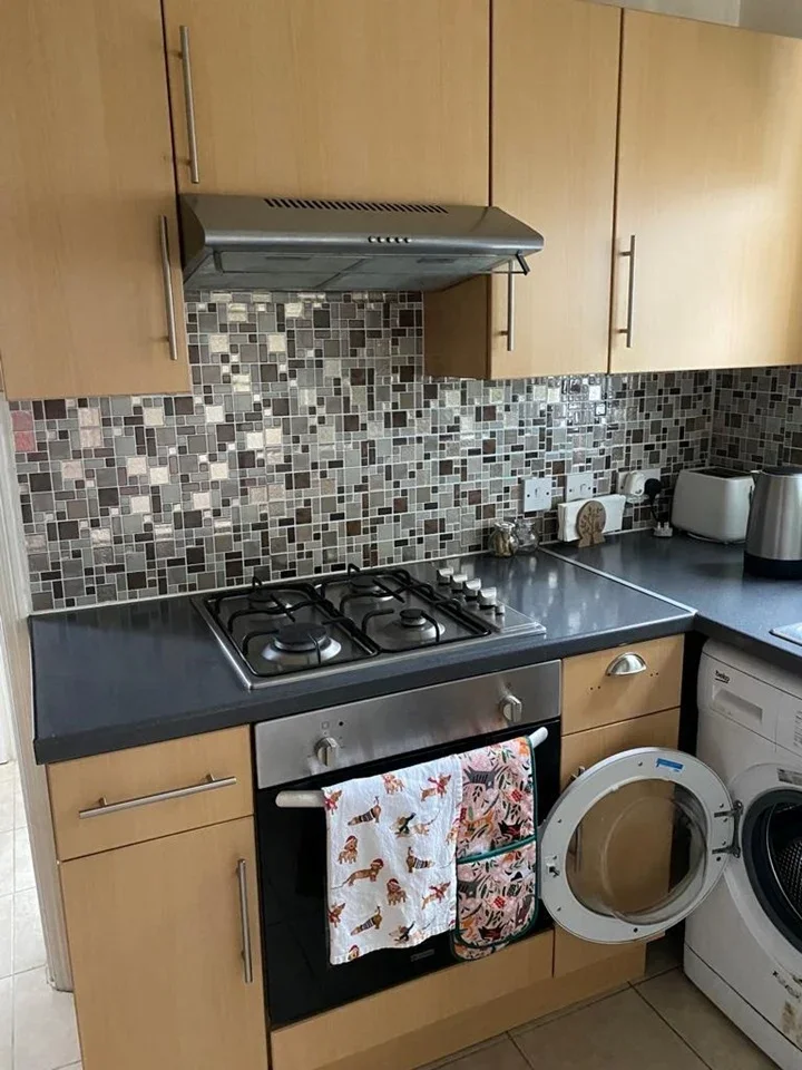Flat Albert Road in Greater London