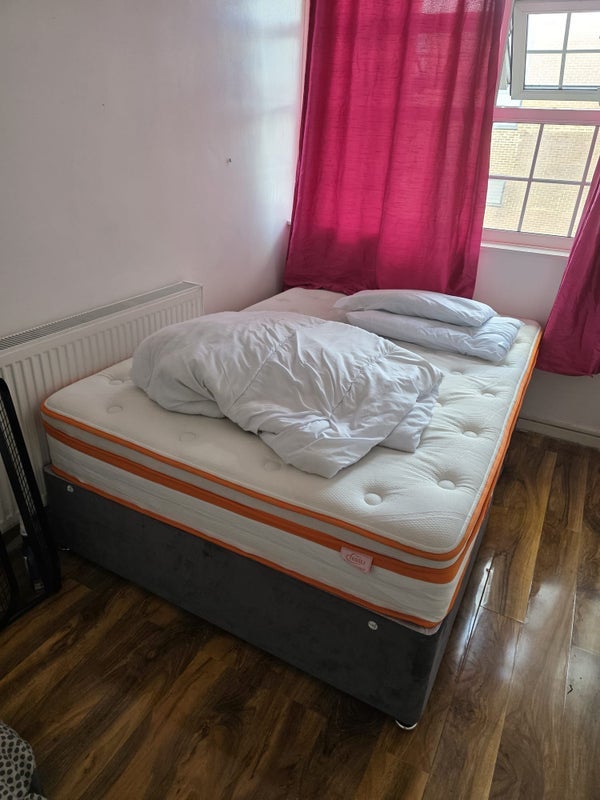 Room Vibart Gardens in Greater London
