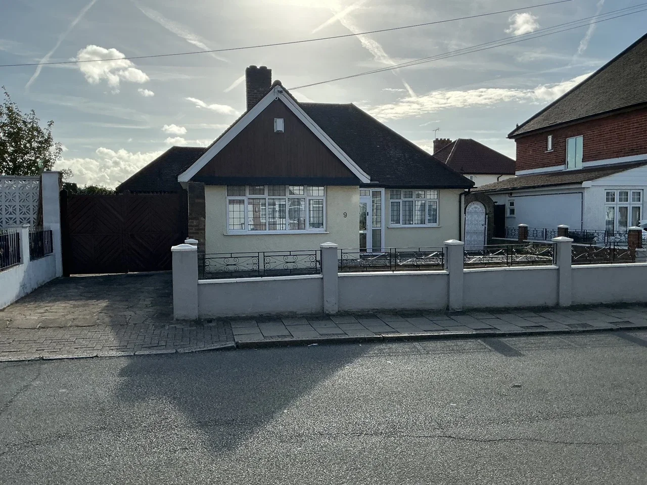 House Bovingdon Avenue in Greater London