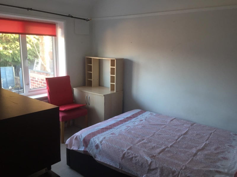 Room Mells Crescent in Greater London
