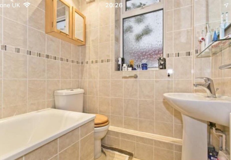 Room Mells Crescent in Greater London