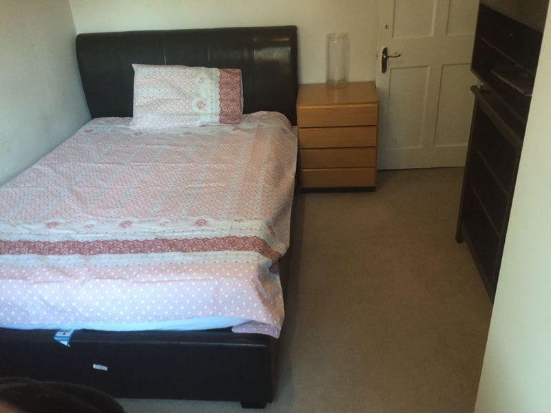 Room Mells Crescent in Greater London