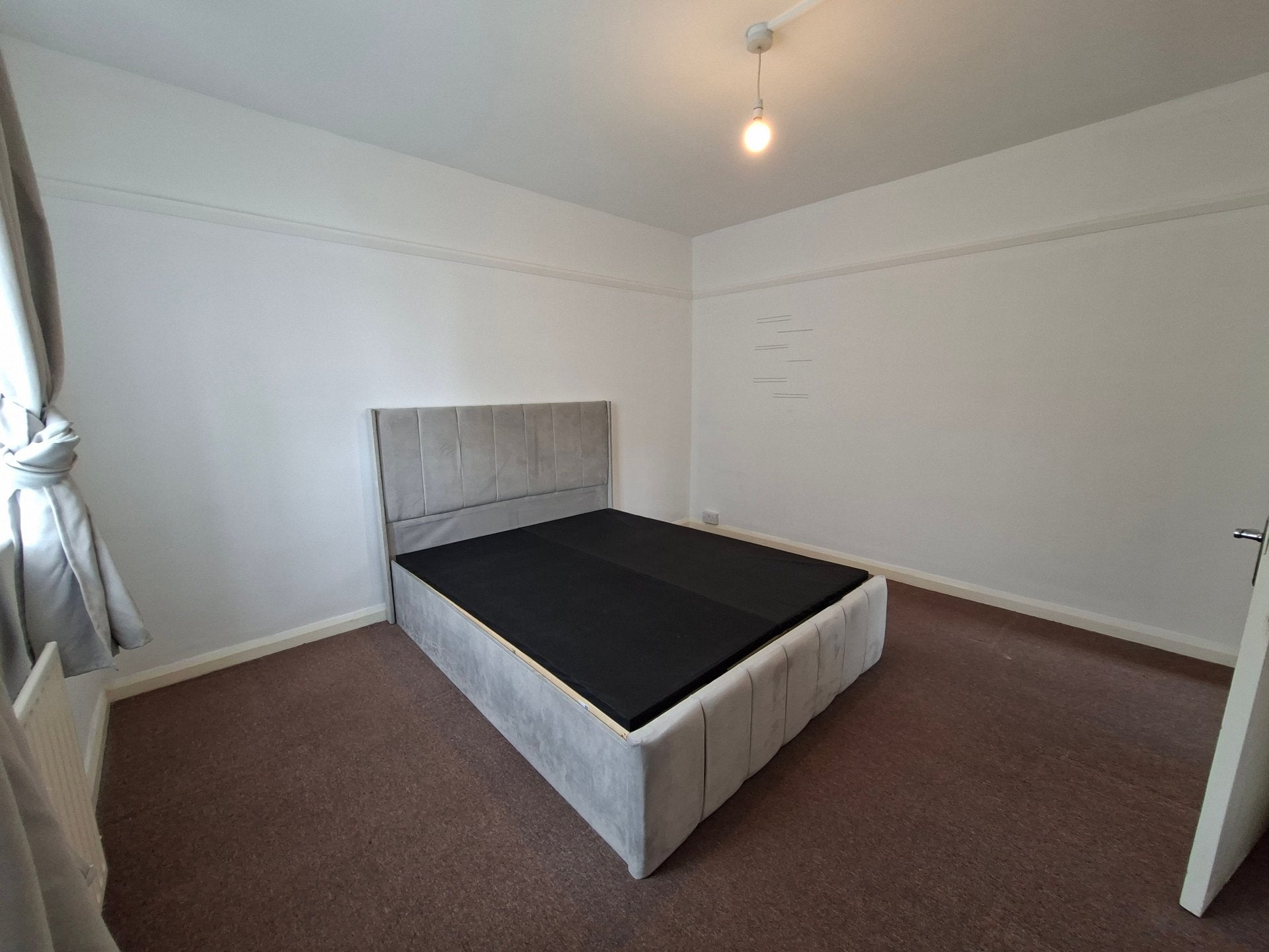 Flat Pembroke Road in Greater London