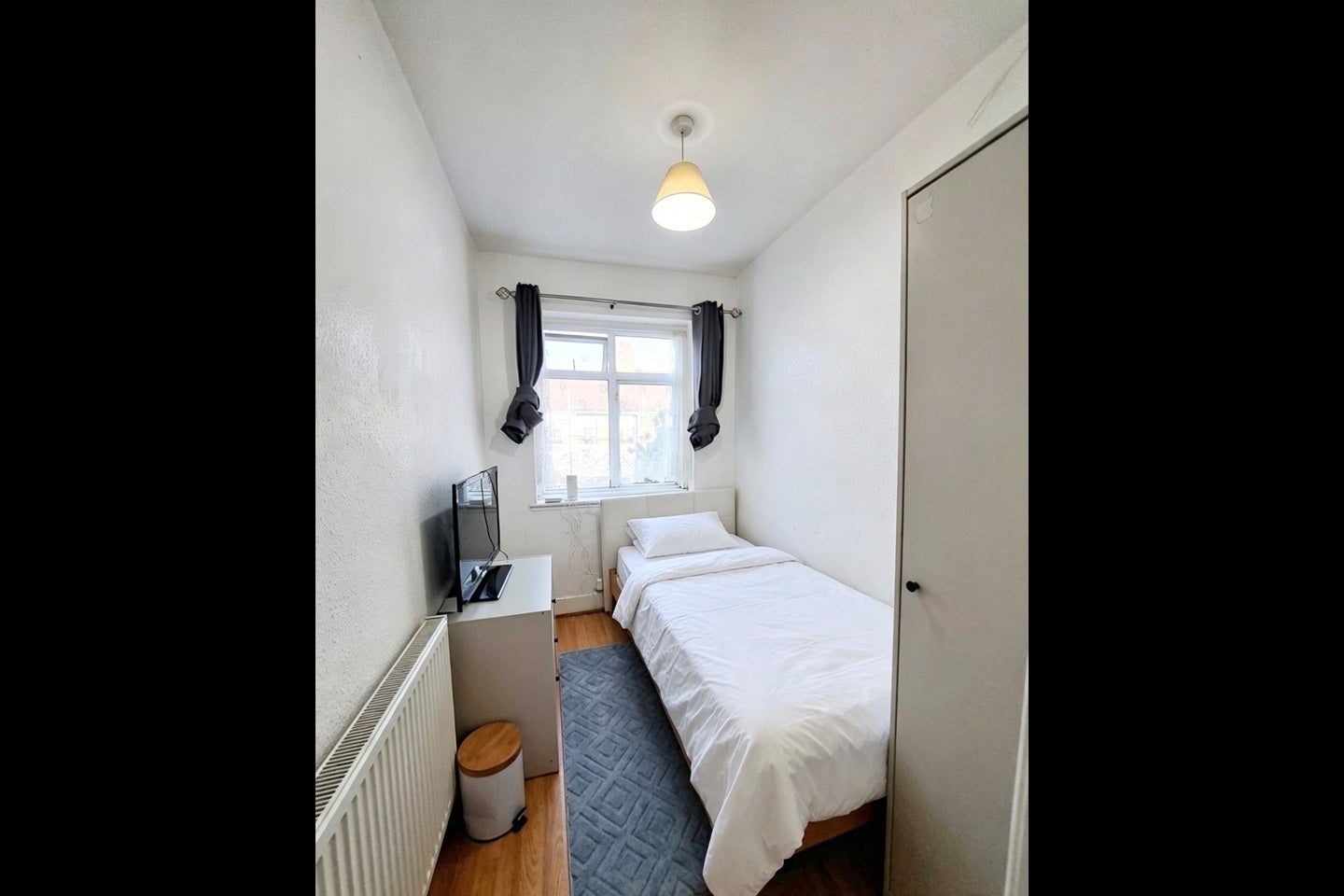 Room Montrose Gardens in Greater London