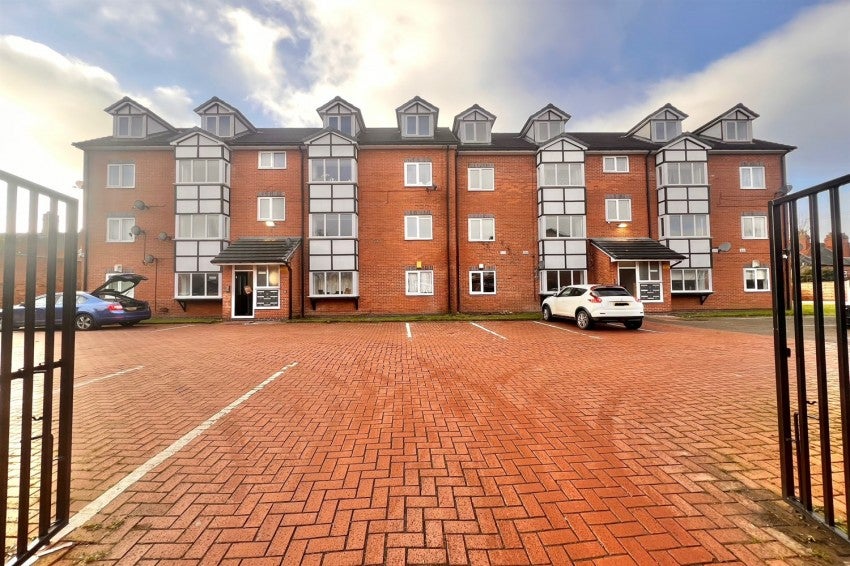 Flat Langdale Avenue in Manchester