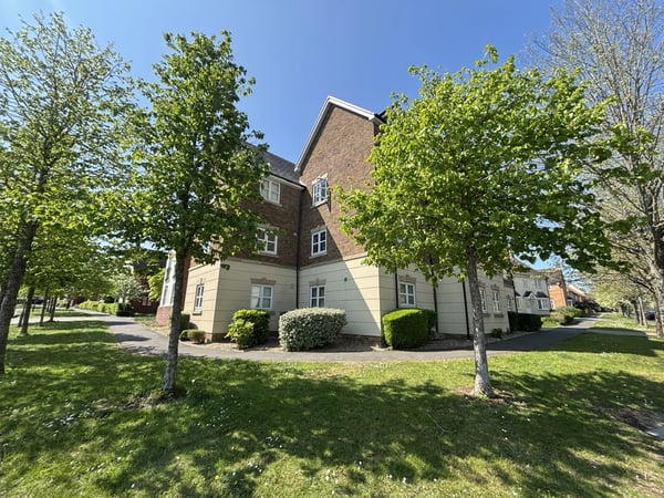 Flat Wickstead Avenue in Milton Keynes