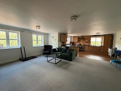 Flat Wickstead Avenue in Milton Keynes