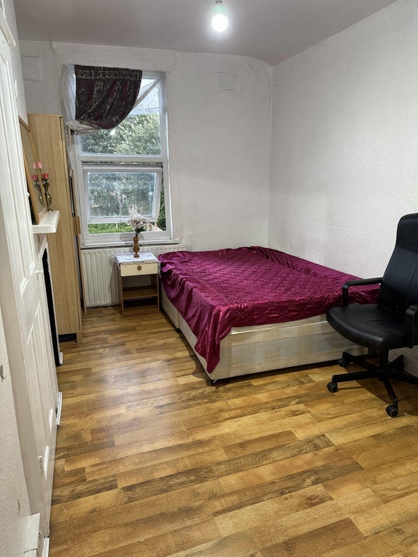 Room Frant Road in Greater London
