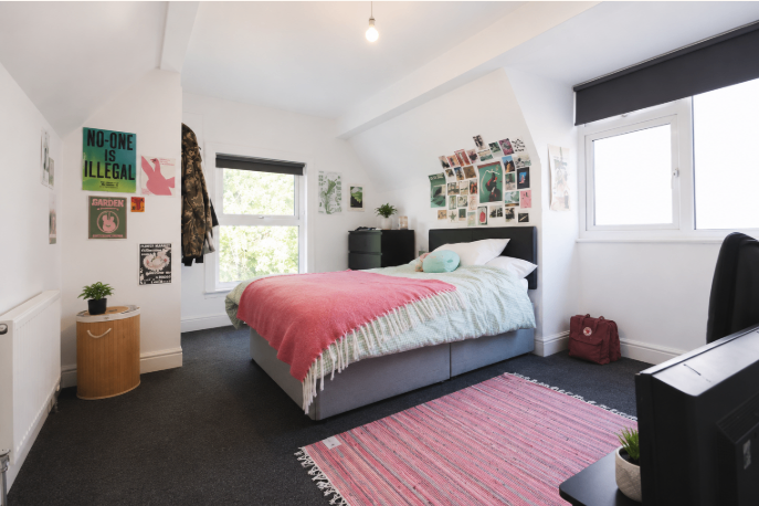 Room Cardigan Road in Leeds