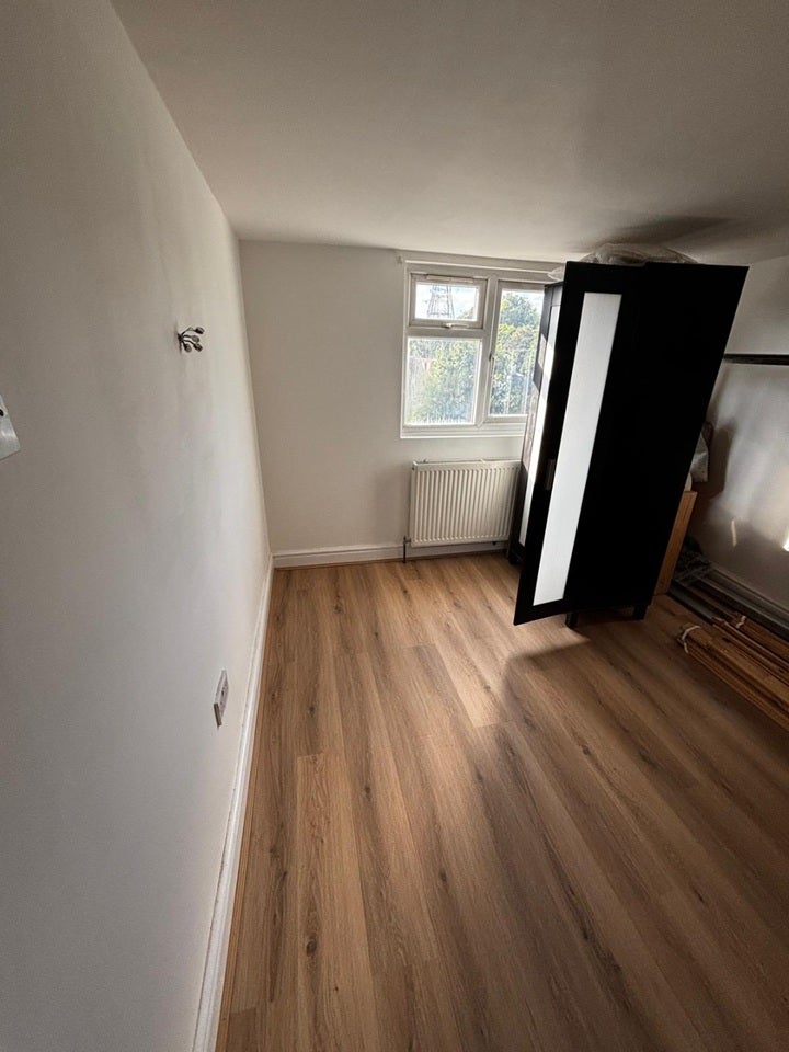Room Boundary Road in Greater London