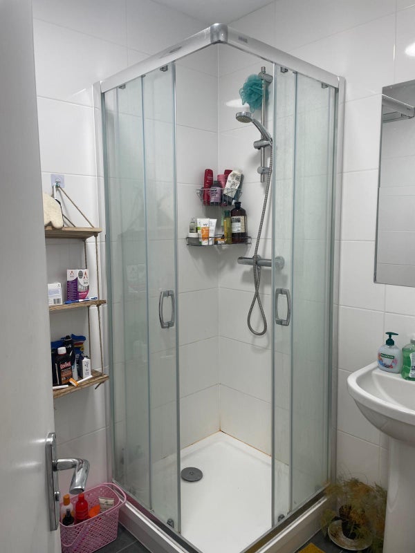 Room Bream Street in Greater London