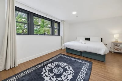 Flat Mount Stuart Square in Cardiff