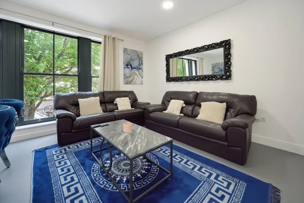 Flat Mount Stuart Square in Cardiff