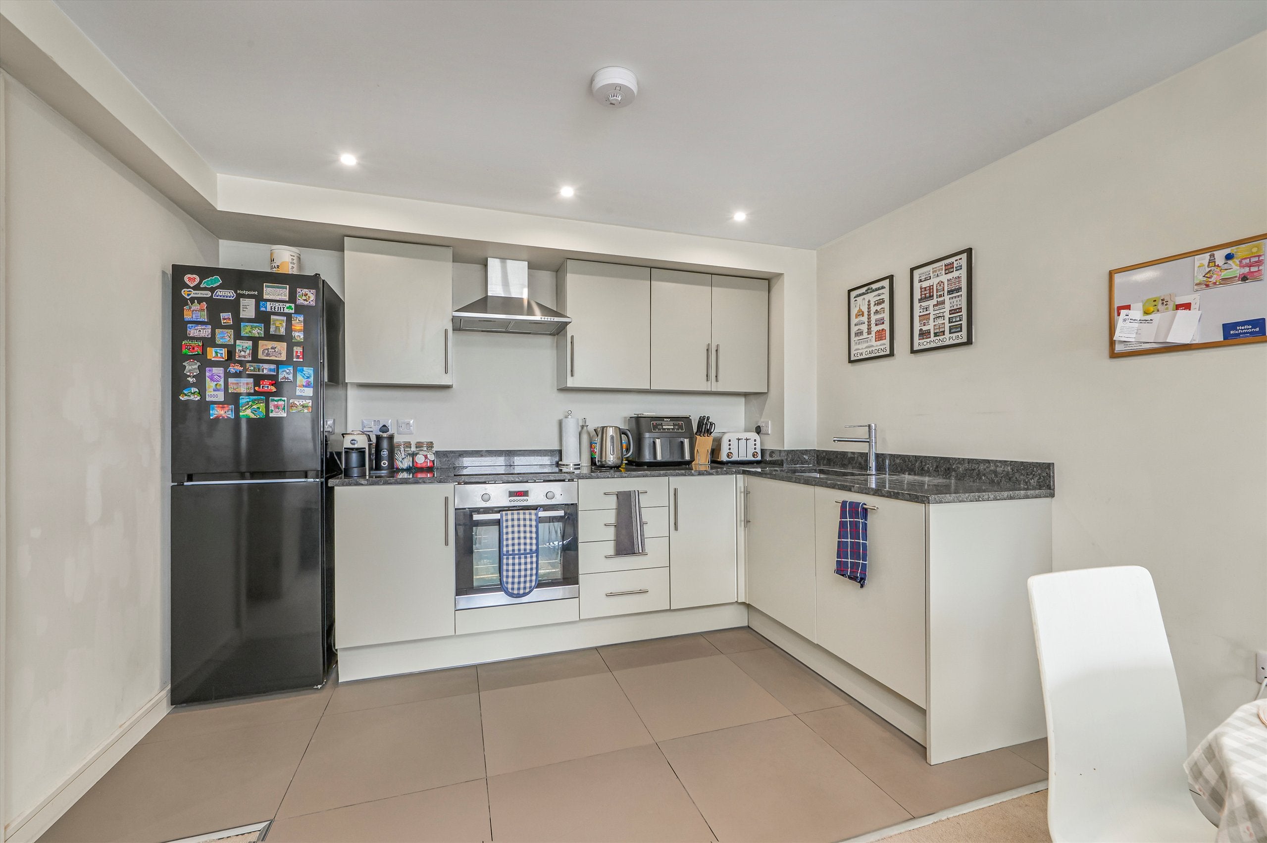 Flat Garden Road in Greater London