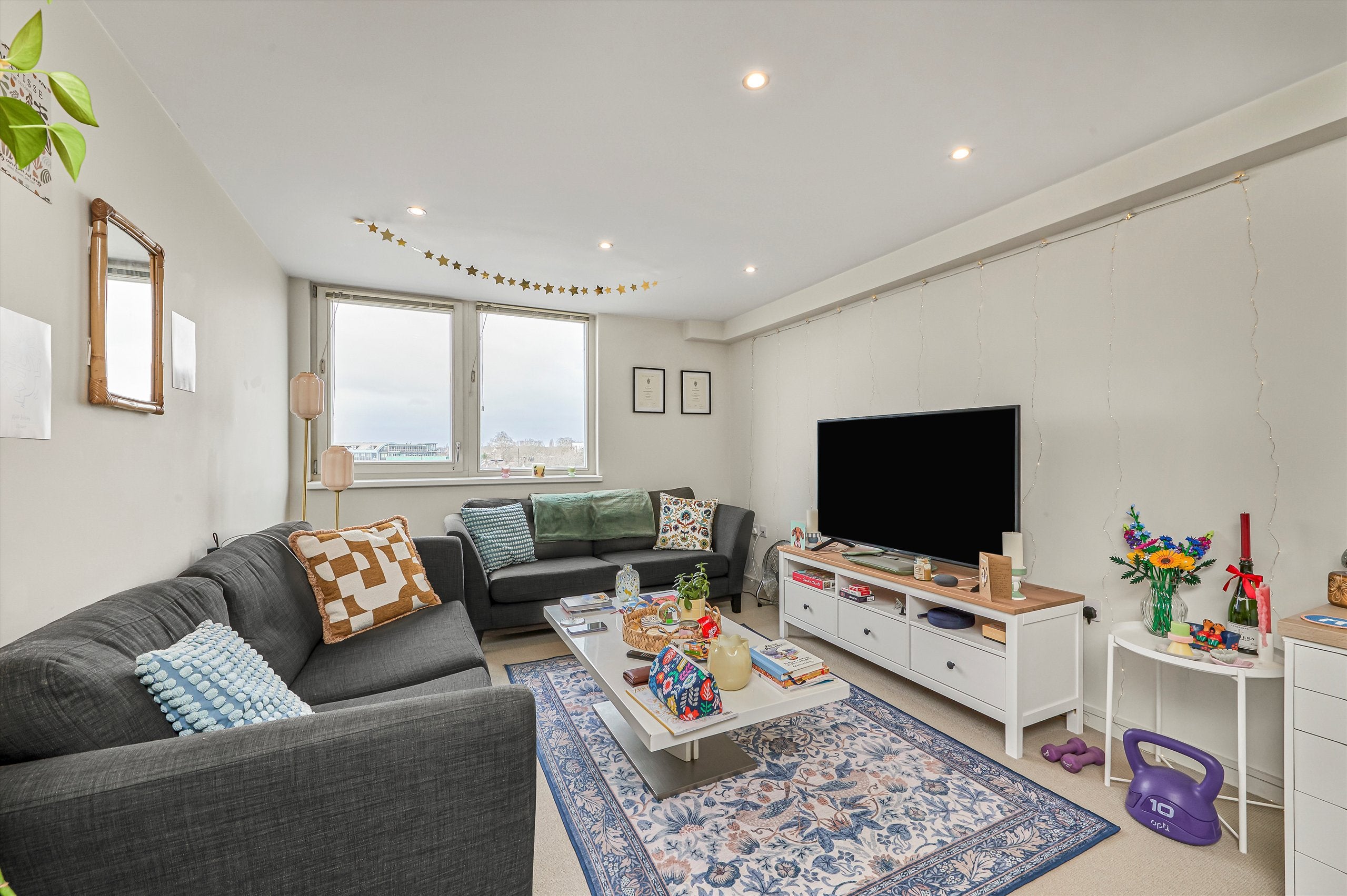 Flat Garden Road in Greater London