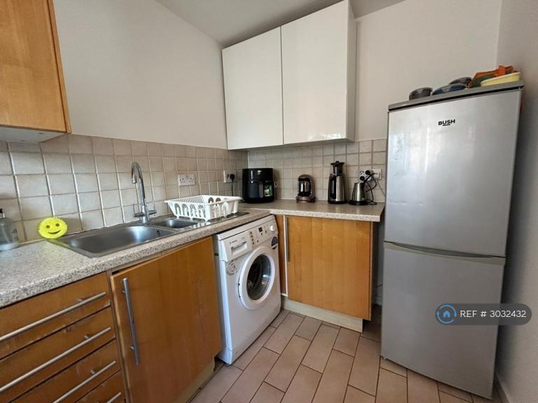 Flat Westmoreland Road in Greater London