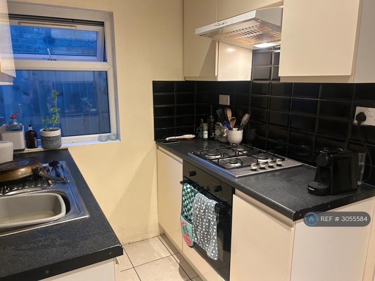 Flat Gilbey Road in Greater London
