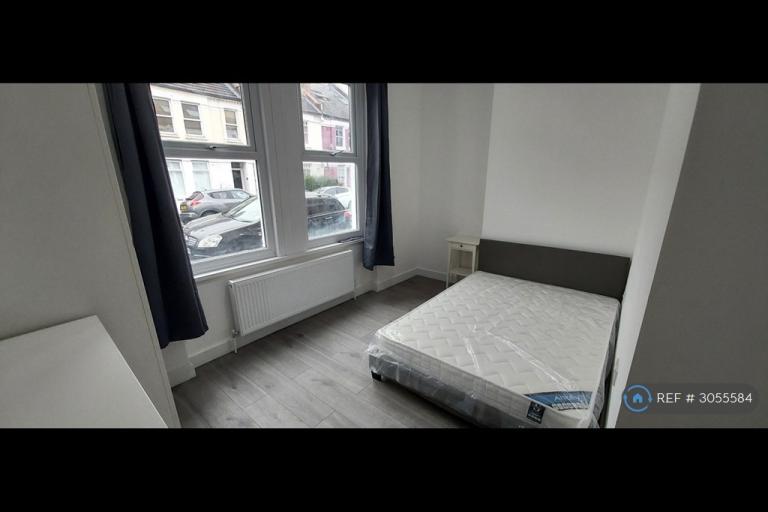 Flat Gilbey Road in Greater London