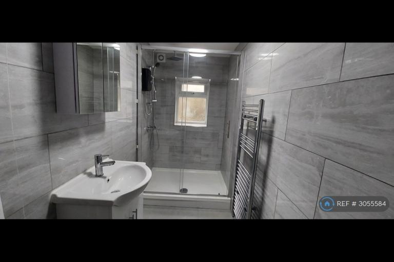 Flat Gilbey Road in Greater London