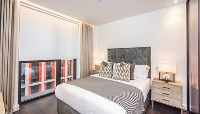 Flat Charles Grinling Walk in London