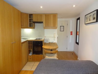 Flat Cartwright Gardens in Greater London