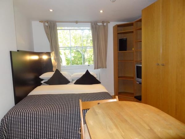 Flat Cartwright Gardens in Greater London