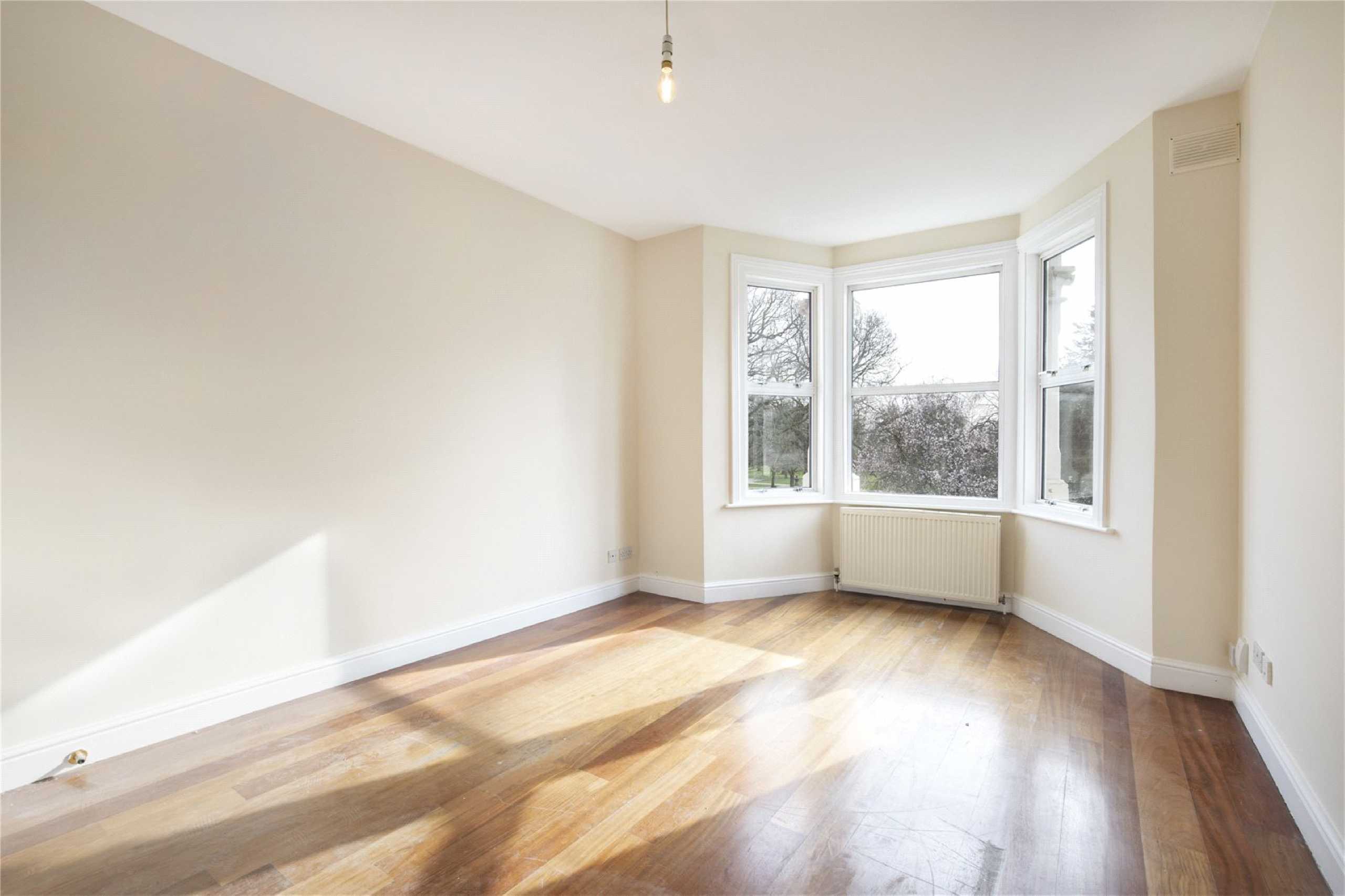 Flat Kings Road in Greater London