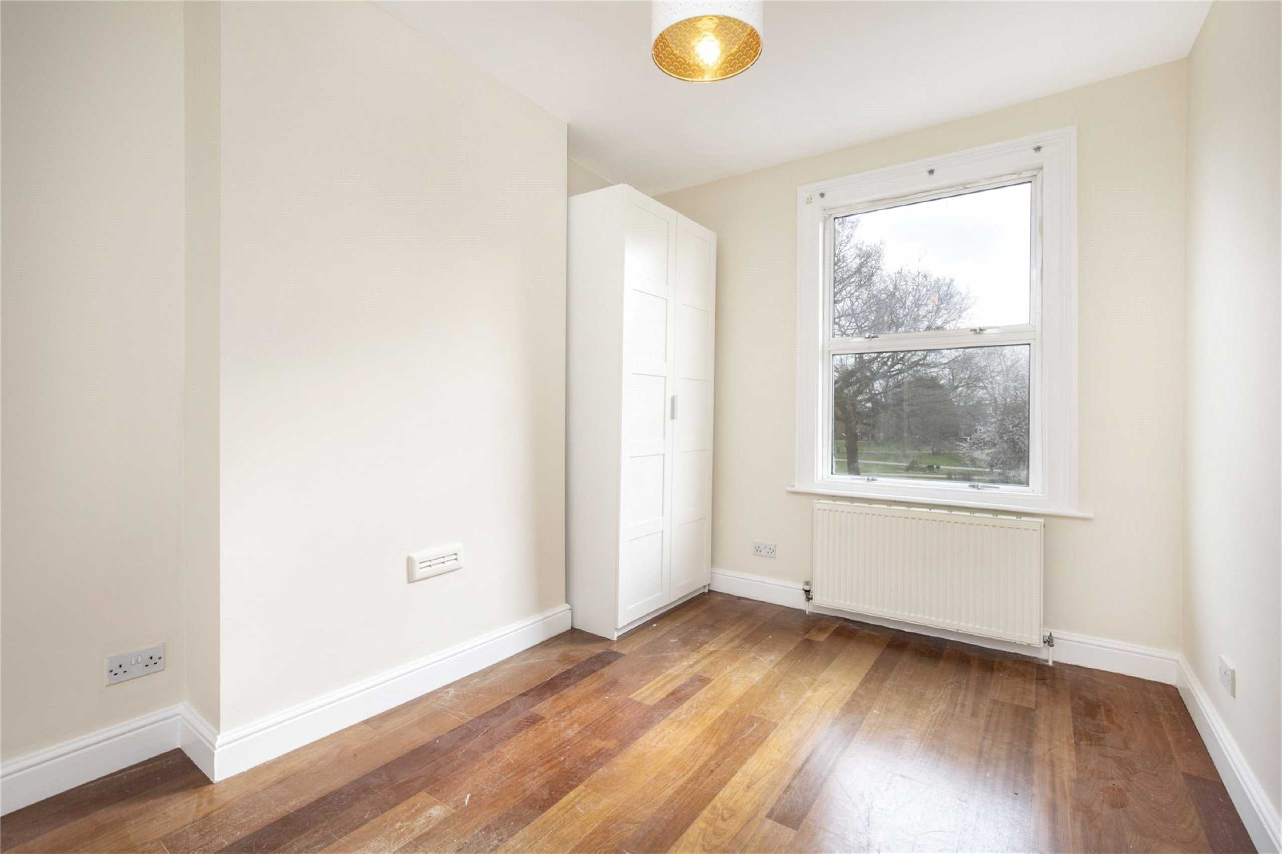 Flat Kings Road in Greater London